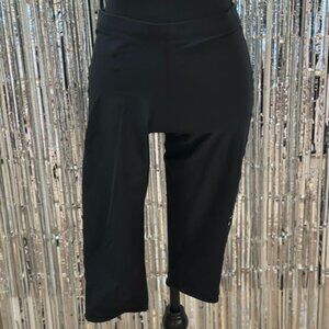 Nike Power Legend 20 inch Mid Rise Training Pocket Capris Black Womens Sz Med.